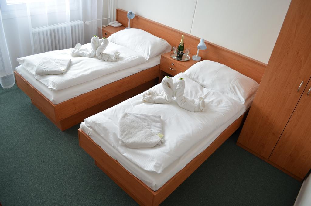 Hotel Arnost Garni 파르두비체 객실 사진