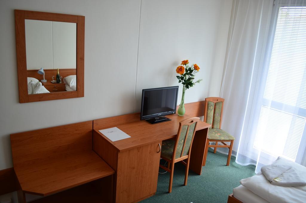 Hotel Arnost Garni 파르두비체 객실 사진